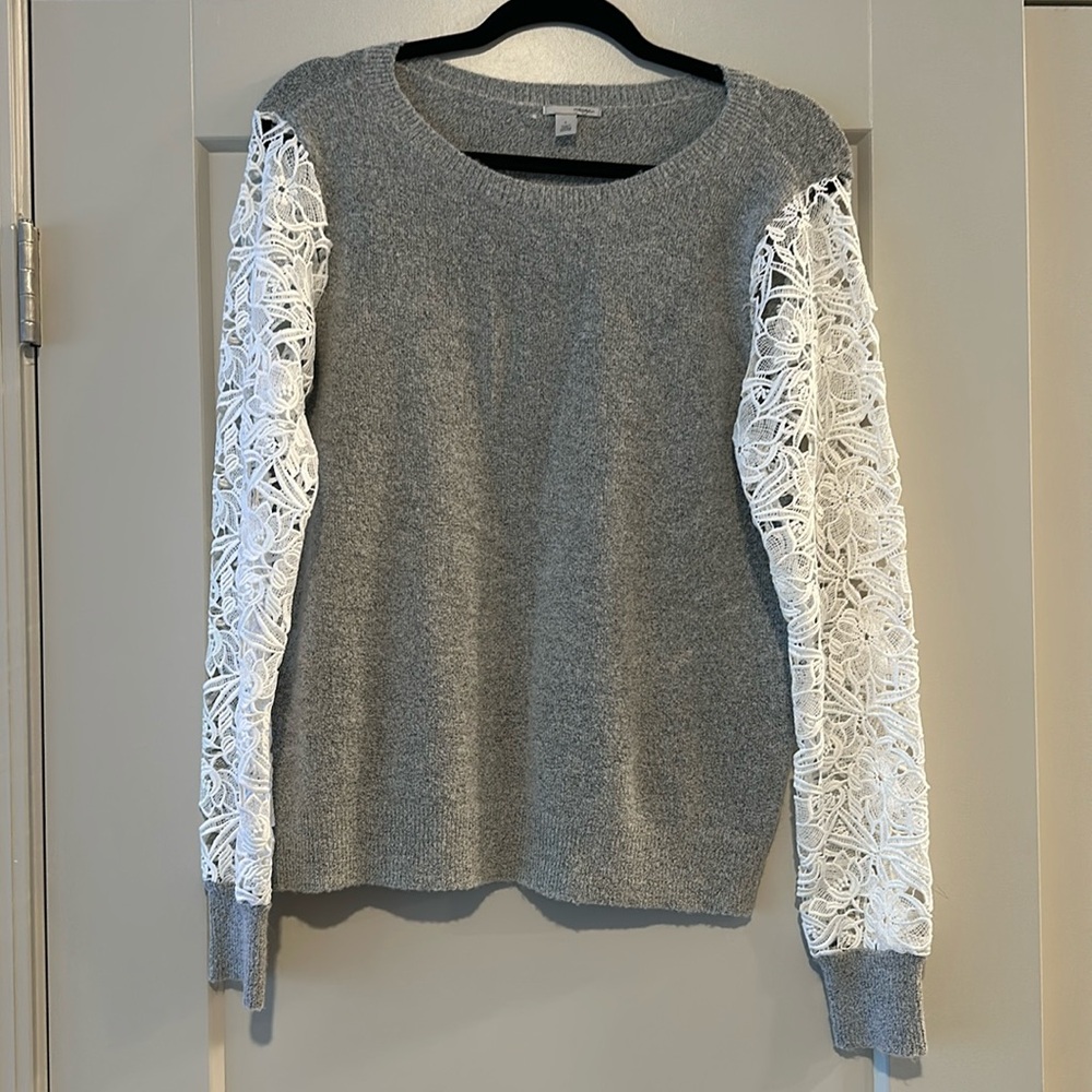 Sweater with lace sleeves